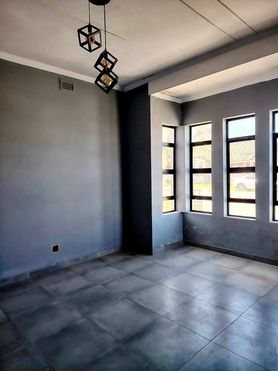 6 Bedroom Property for Sale in Southernwood Eastern Cape